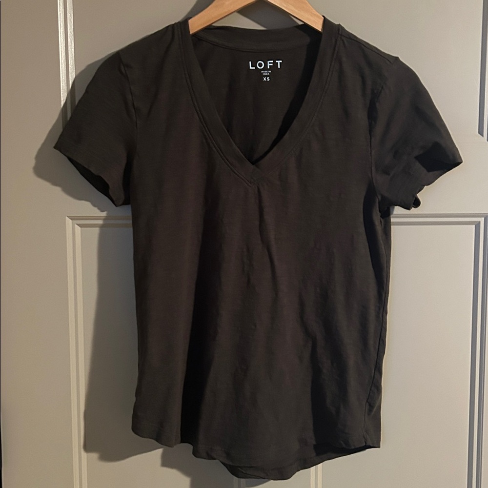 NWOT Loft v neck tee